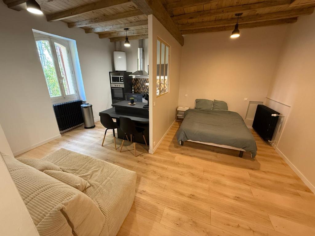 Studio rénové et climatisé route de cordes - 2