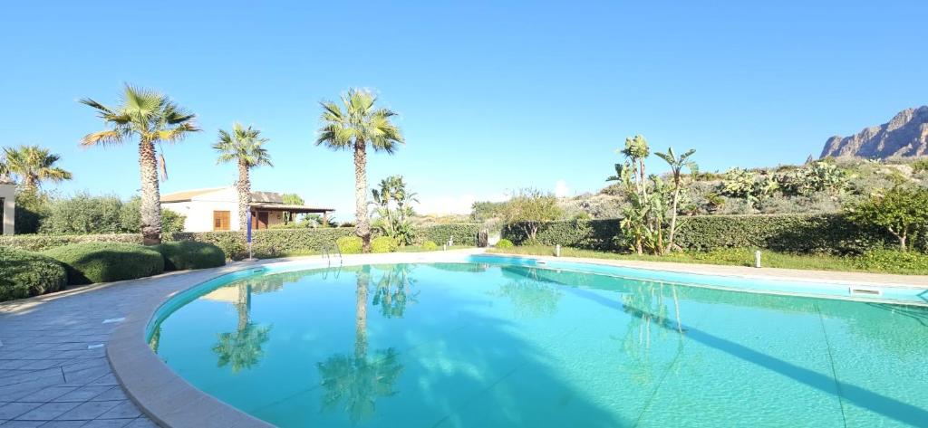 Relax pool oasis - 1