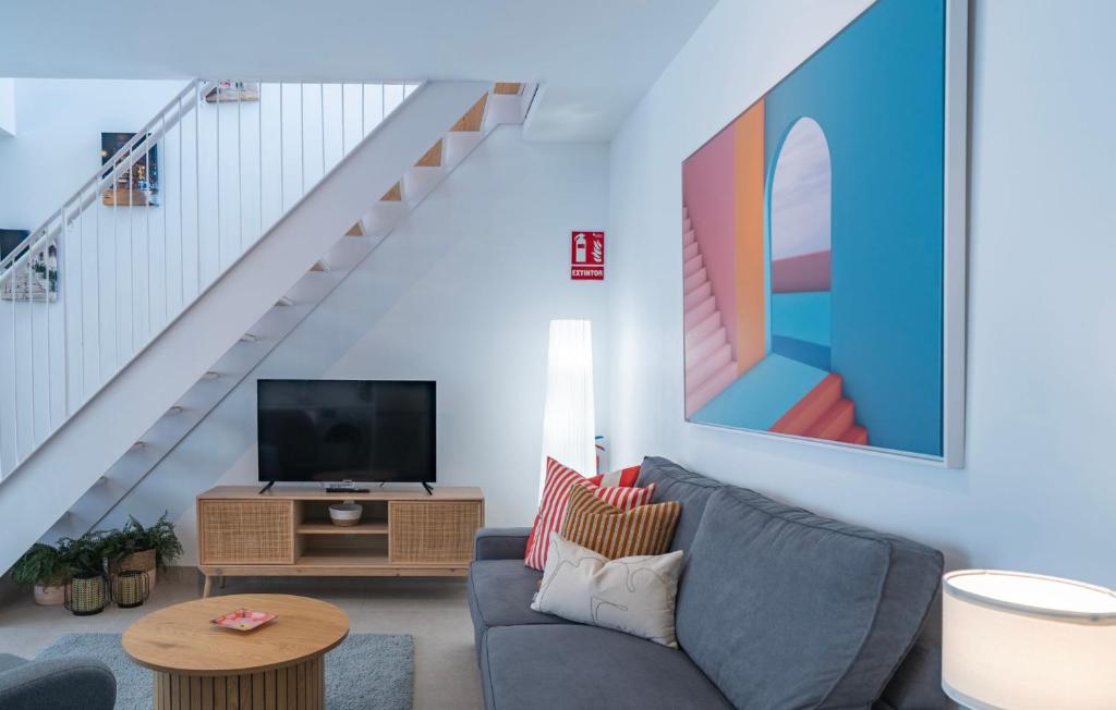 Stylish City-Centre Apartment with Private Terrace, Pool & Parking - 3