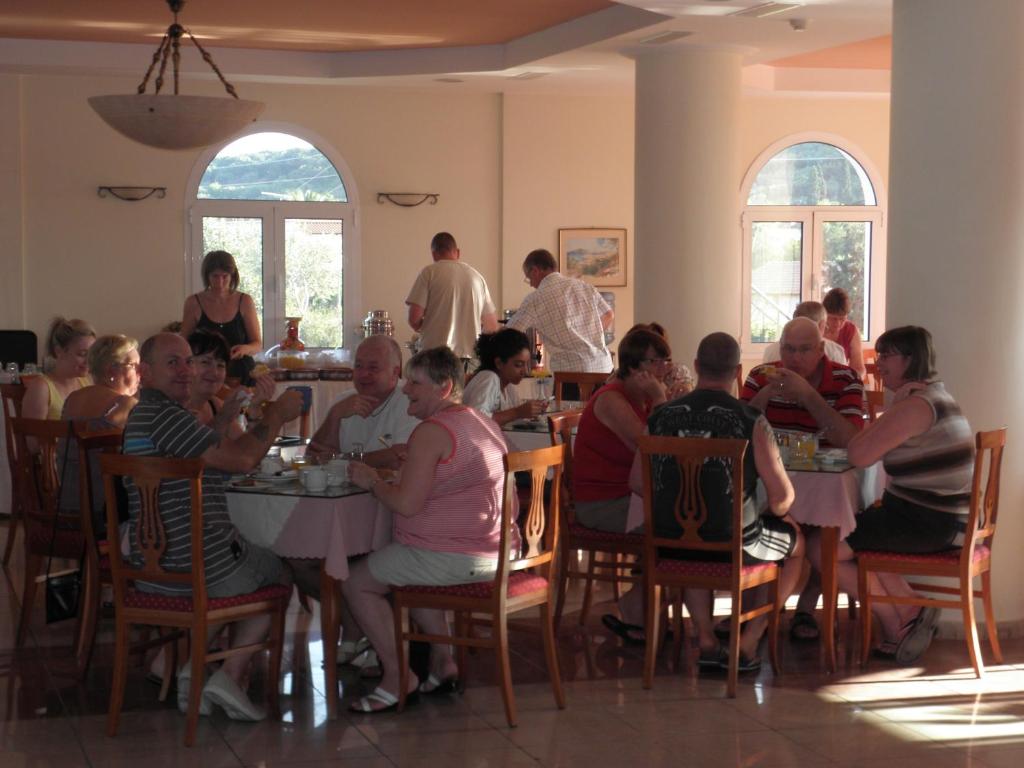 Hotel Petros — Restaurant & bars in Tsilivi, Ionian Islands