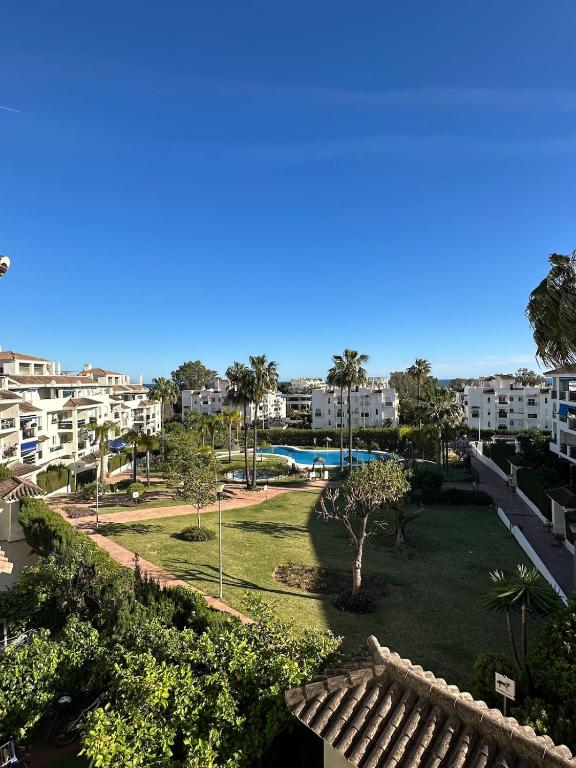 Lorcrimar III Apartment with Sea Views, Pool, Paddle Courts and Parking - 1