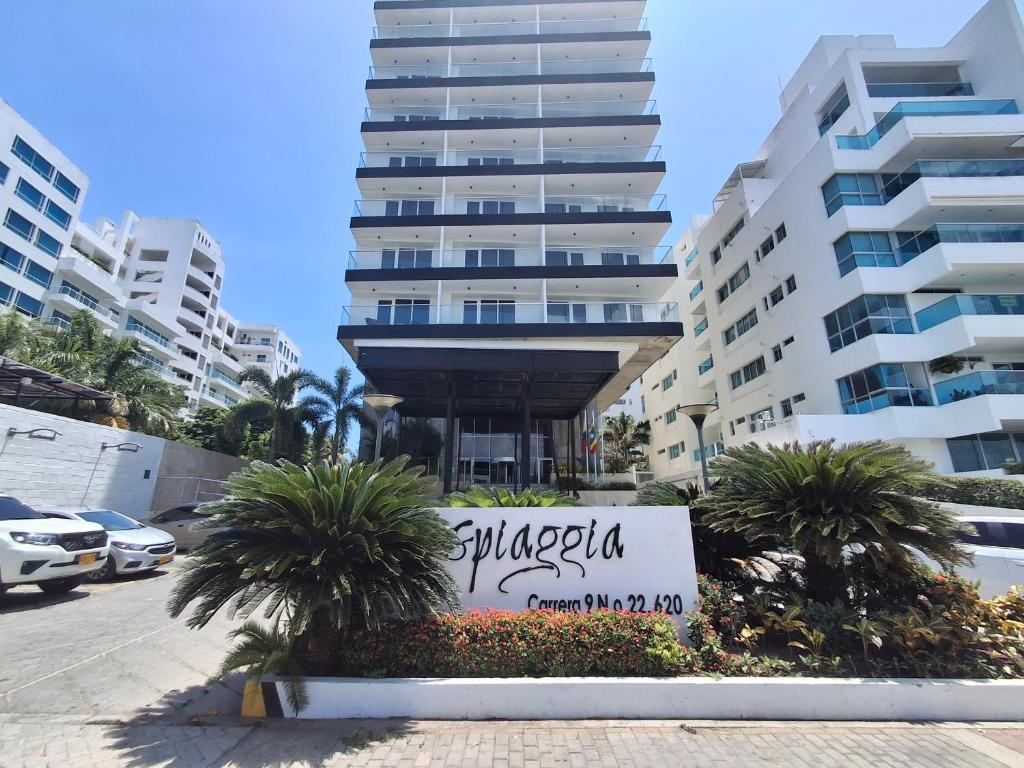 Morros Luxury Beachfront Infinity Pool - 3