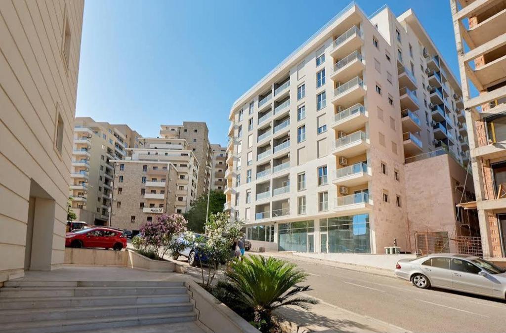 Modern 2-Bedroom Apartment, Becici, Budva - 5
