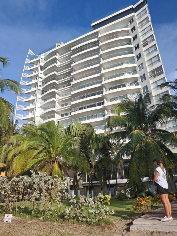 Morros Luxury Beachfront Infinity Pool - 4