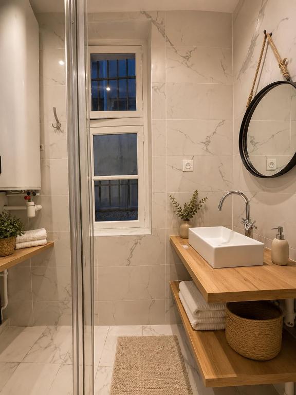 MIKESTAY PARIS Apartment for 6 Saint-Lazare - 2