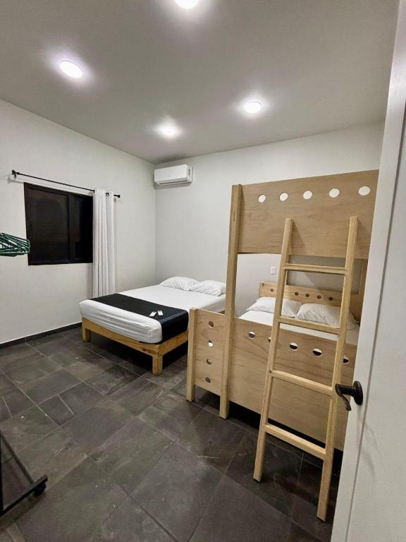 Casa Mundial 2026 for 20 people, 13 miles from Akron - 5
