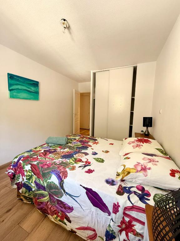 Magnificent renovated apartment, 2 rooms of 45 m2, close tothe sea, top floor, terrace - 4