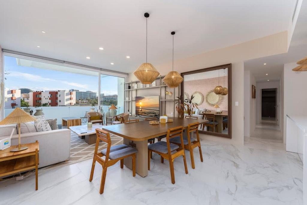 3BR Apartment Beach & Dining Steps Away - 4