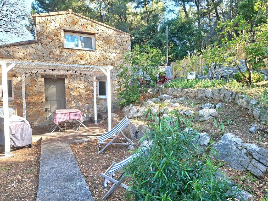 Gîte De Charme Sous Les Pins - 2