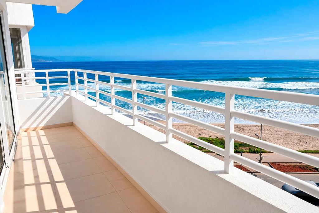 Smart Host Rentals - Style and Comfort by the Sea - 5