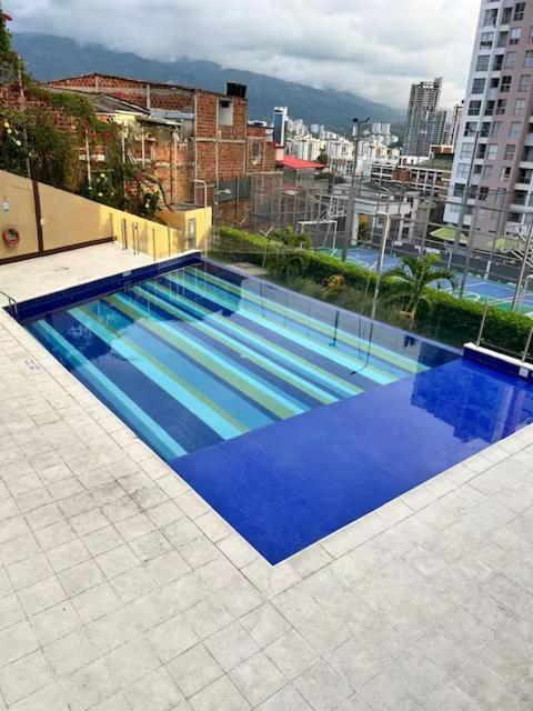 Comodo Apto de 3 Hab - Piscina y Balcón Privado - 3