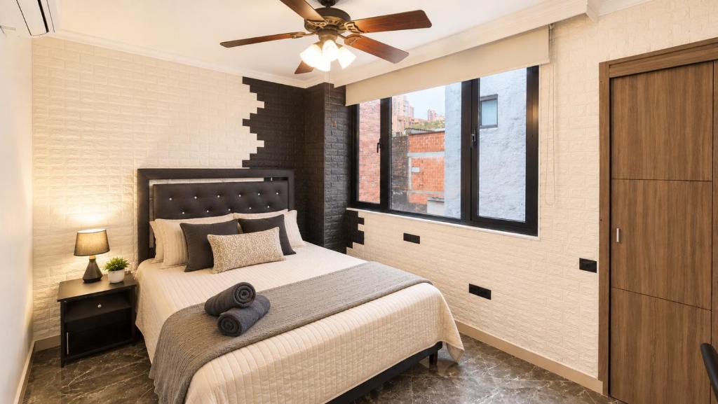Center City Flats - Apartments in El Poblado near Park Lleras, Medellin! - 5