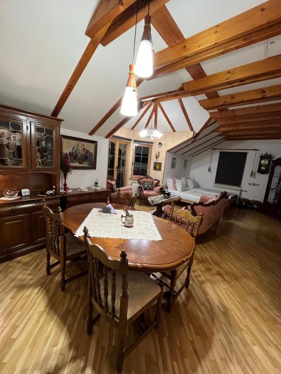 Vintage Penthouse Apartment Sarajevo - 5