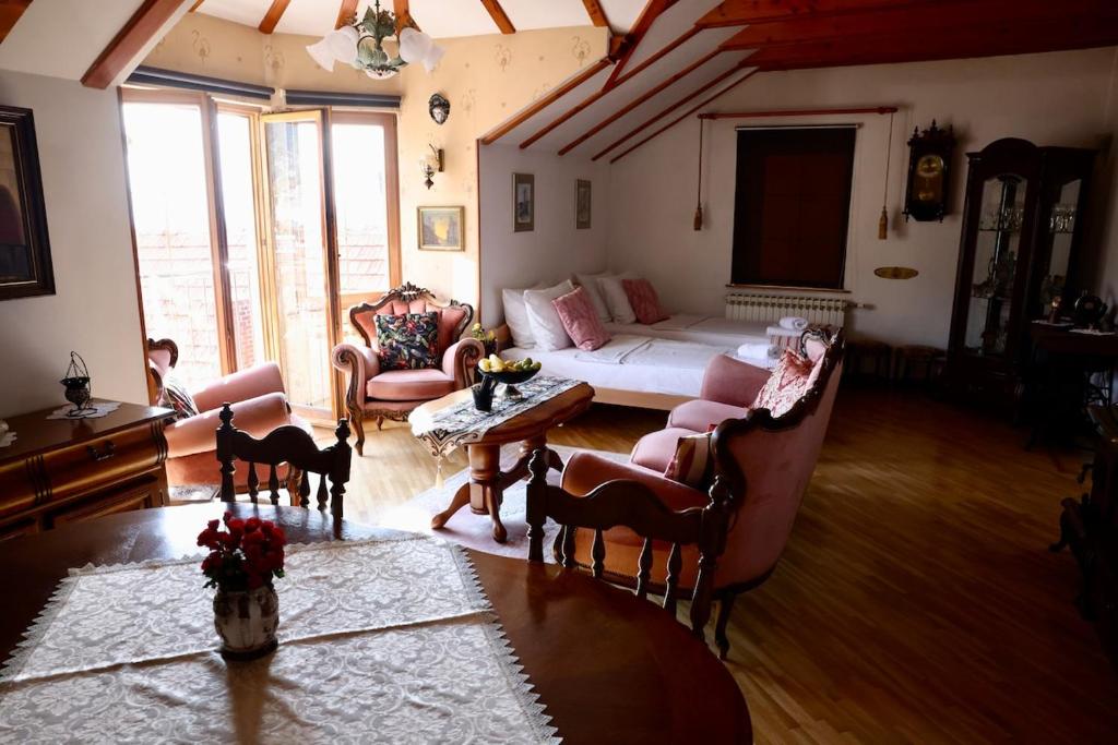 Vintage Penthouse Apartment Sarajevo - 4