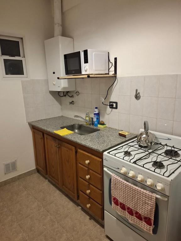 Departamento céntrico para 4 personas con cochera en lugar a metros de consulado I T A L I A N O - 2