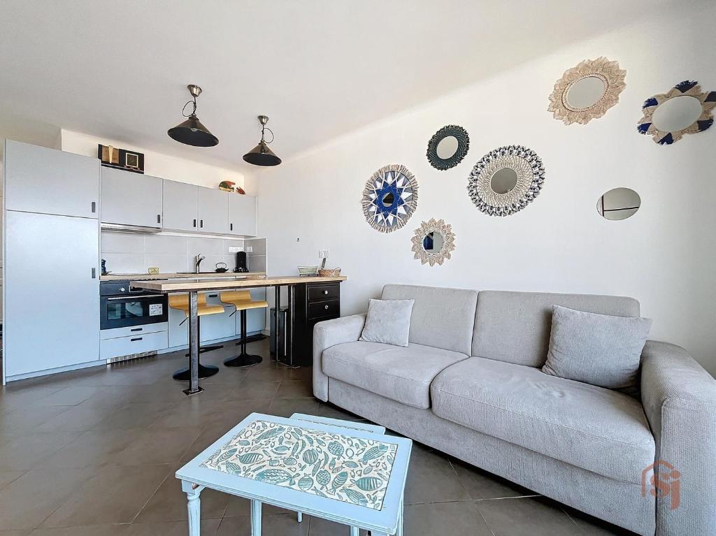 Sea view - Balcony - Beach - Free parking - 3