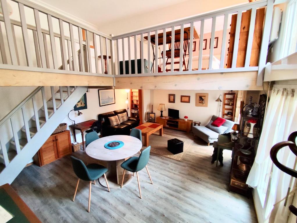 Grand studio avec mezzanine, quartier Avaricum - 1