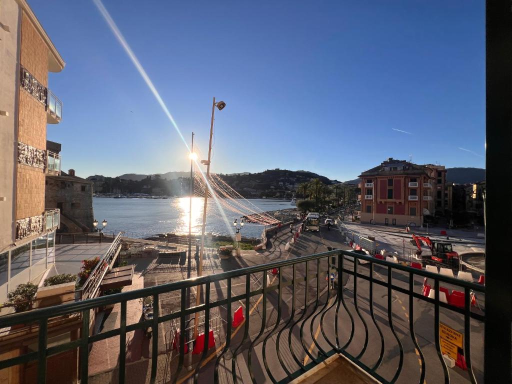 Gold, Sea View, Rapallo with private Garage - 2