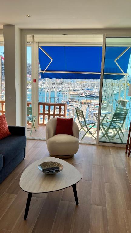 Superbe 2 pièces, terrasse face au port et mer - 1