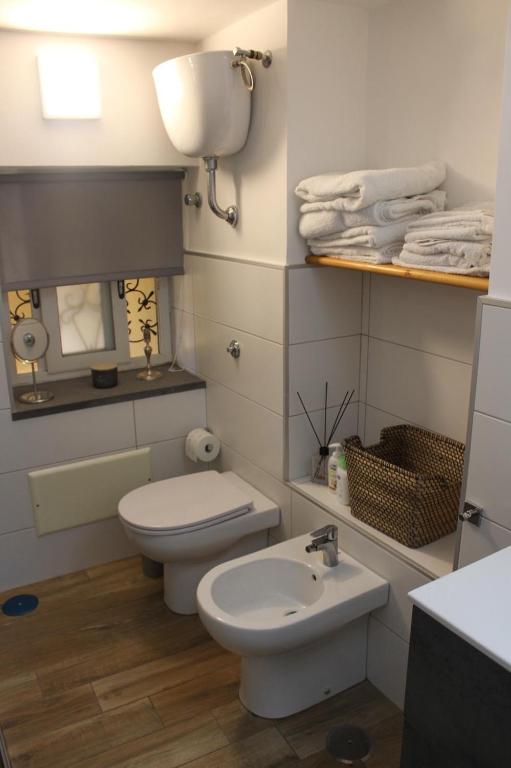 Carpenters Guest House - 5