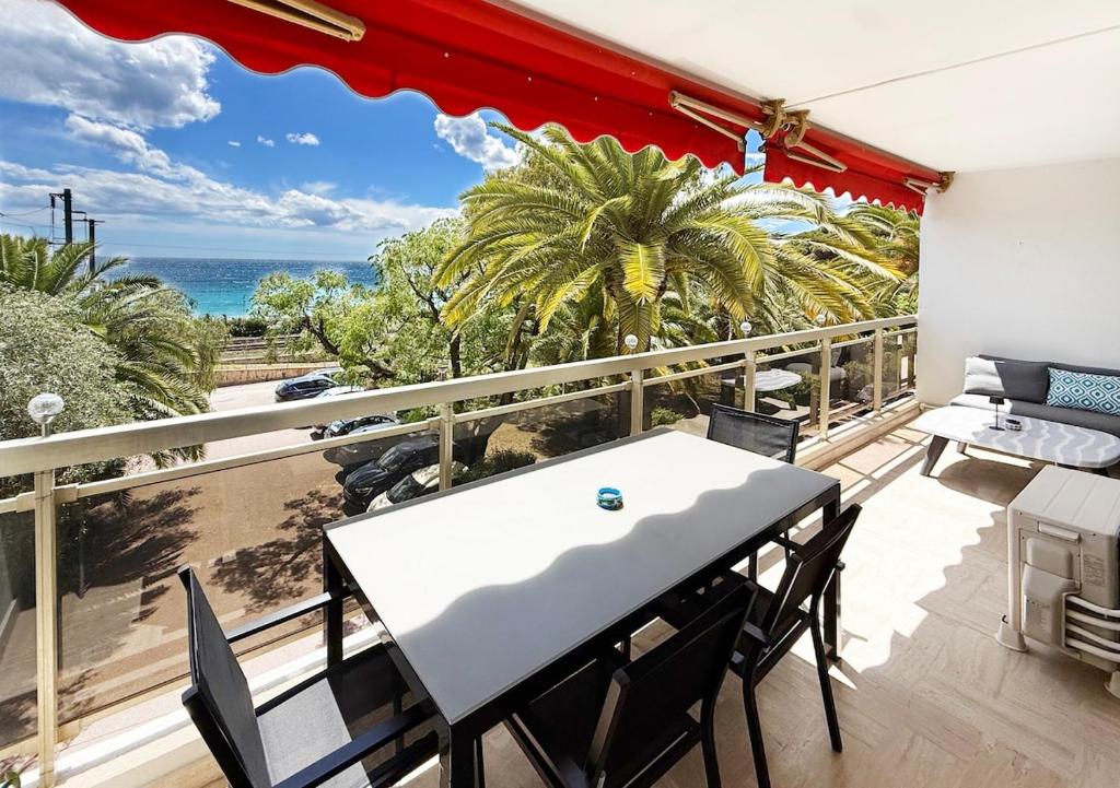 Charming two bedrooms, sea view, private parking, beach within walking distance - 2