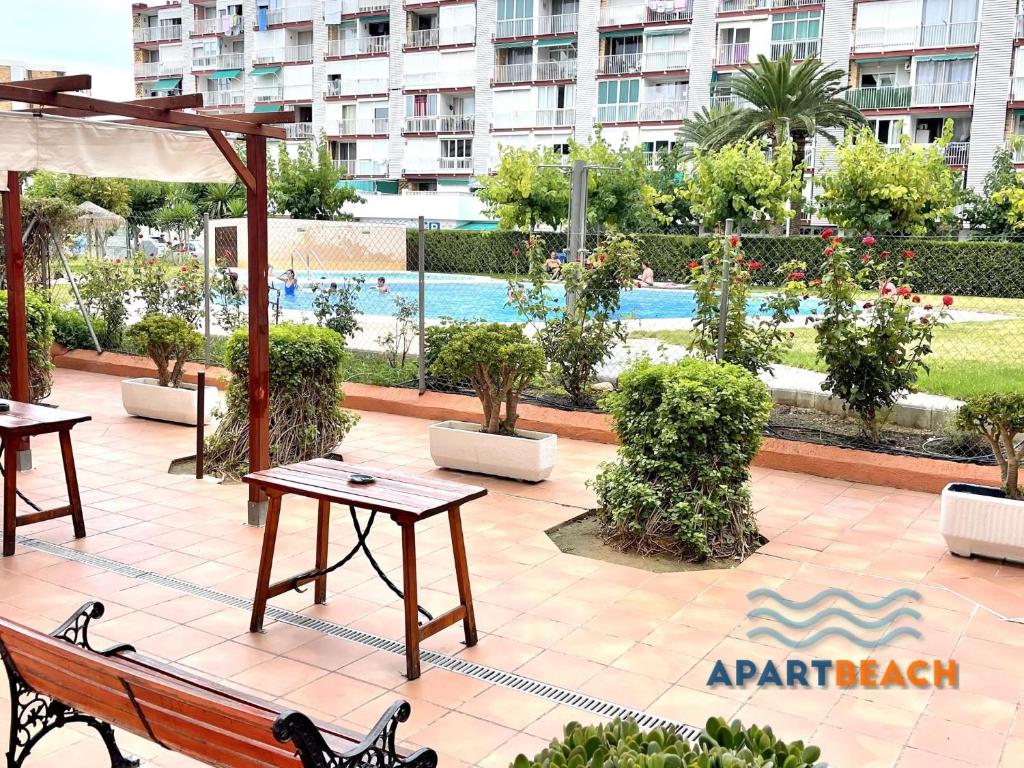 SALOU BEACH VISTAS PISCINA Y PLAYA - 2