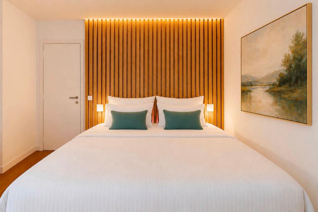 Premium 2BR Apartment with Lift Access - Central Paris - 4