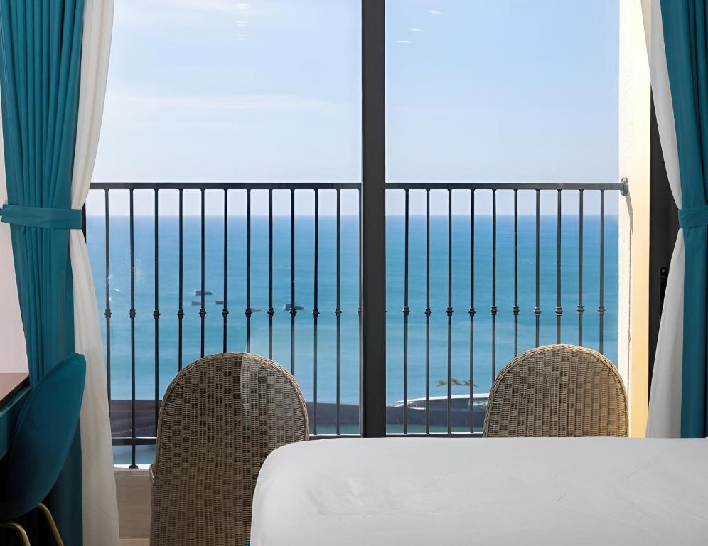 Seventeen Phu Quoc Apartments - Hillside & Firework view