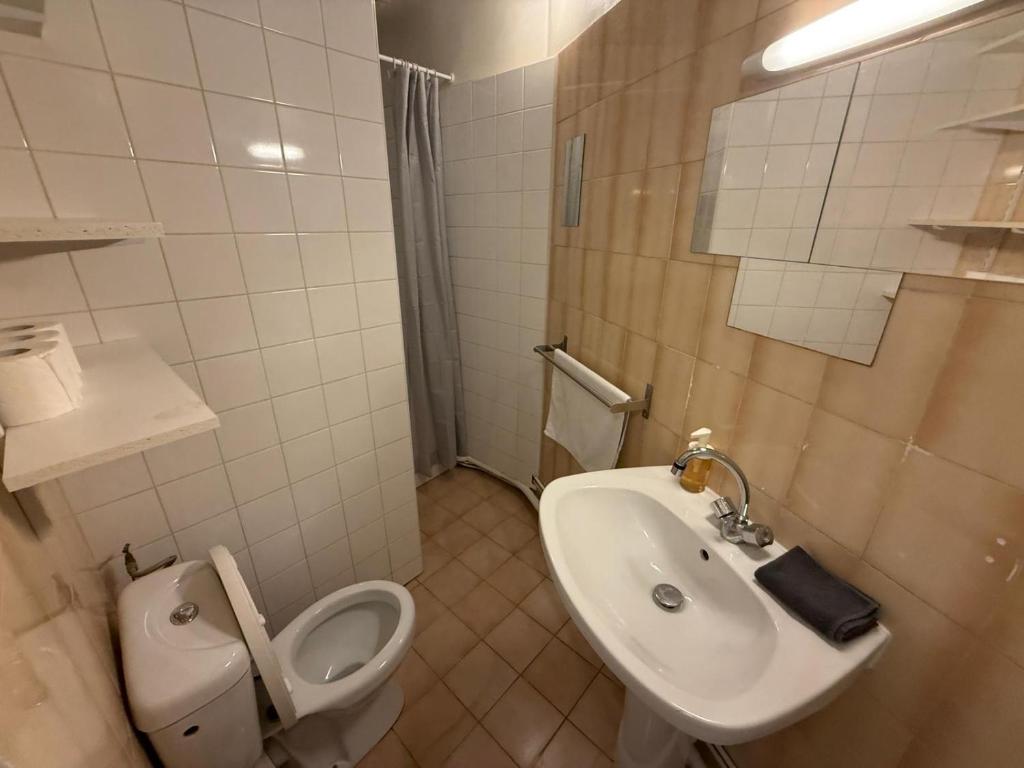 Classic Studio Retreat in Le Marais with Netflix - 5