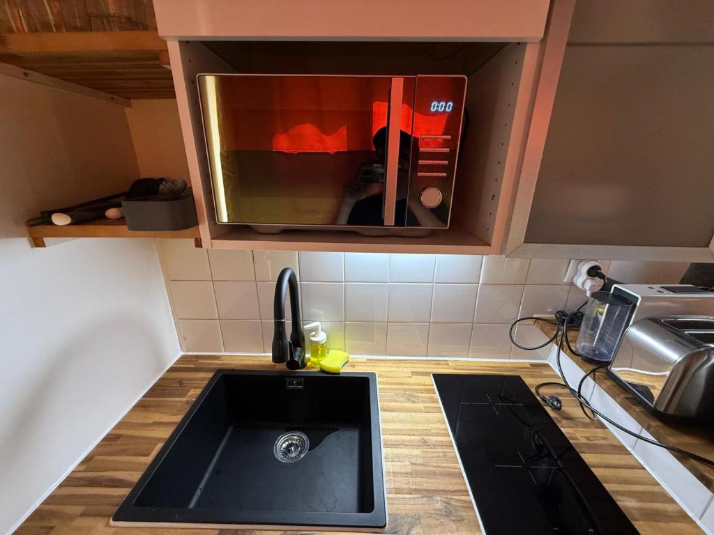 Classic Studio Retreat in Le Marais with Netflix - 2