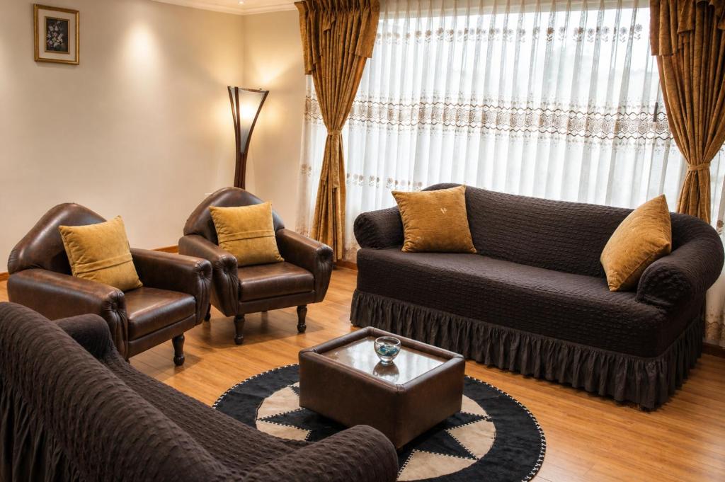 Comfortable with Private Garage and Excellent Location Rb - 1