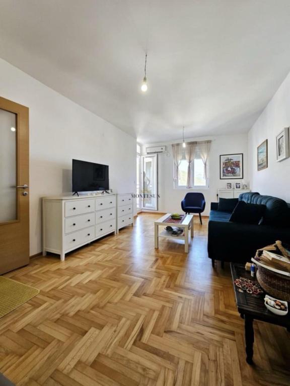 Budva City Apartment - 1