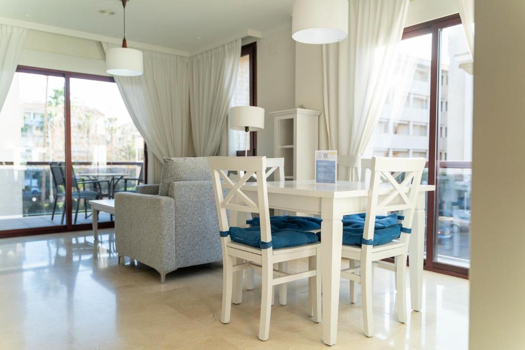 Apartamentos Albir Confort - Avenida 1 dorm - 5