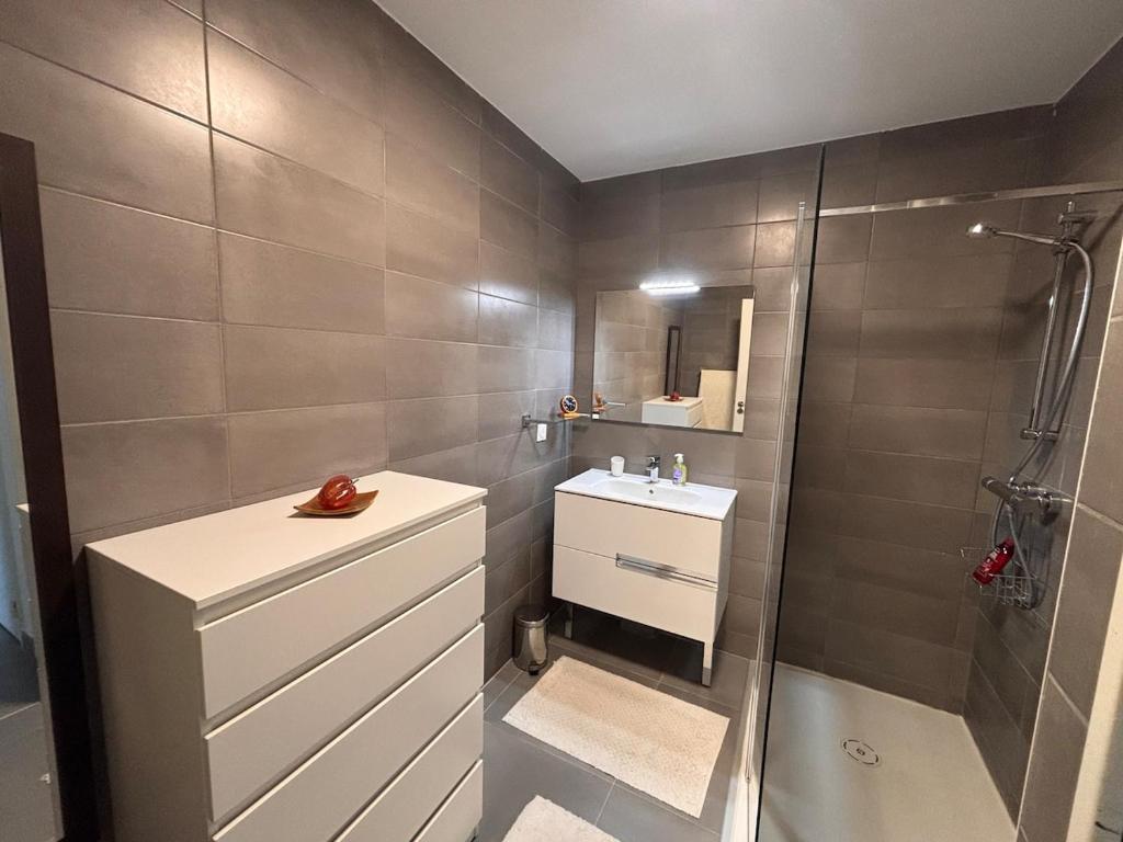 Spacious and quiet, air conditioning, parking, high floor - 5