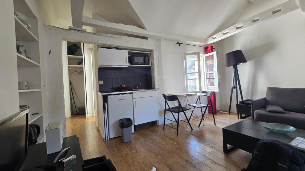 Paris 2nd - Rue du Louvre & Rue Aboukir - 1