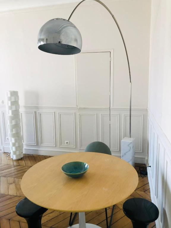 A Chic Retreat in Central Paris - 5