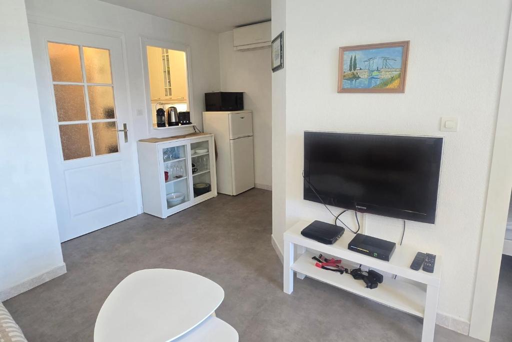 Studio for 4 with pool 350m from beach - 5