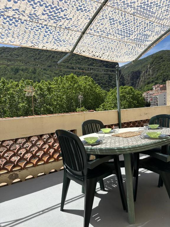 Appartement T2 avec terrasse privée, 4 couchages, tout proche de la cure thermale, centre-ville - 2