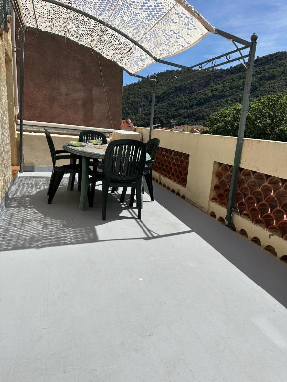 Appartement T2 avec terrasse privée, 4 couchages, tout proche de la cure thermale, centre-ville - 4