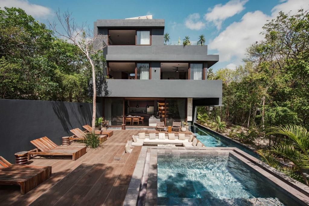 Luxury Jungle Villa with Private Pool & Jacuzzi - 1
