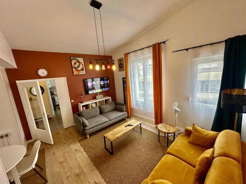 Elegant 2 Bedroom Apartment with Free Parking Paris St-Denis by Immo Kit BNB - 2