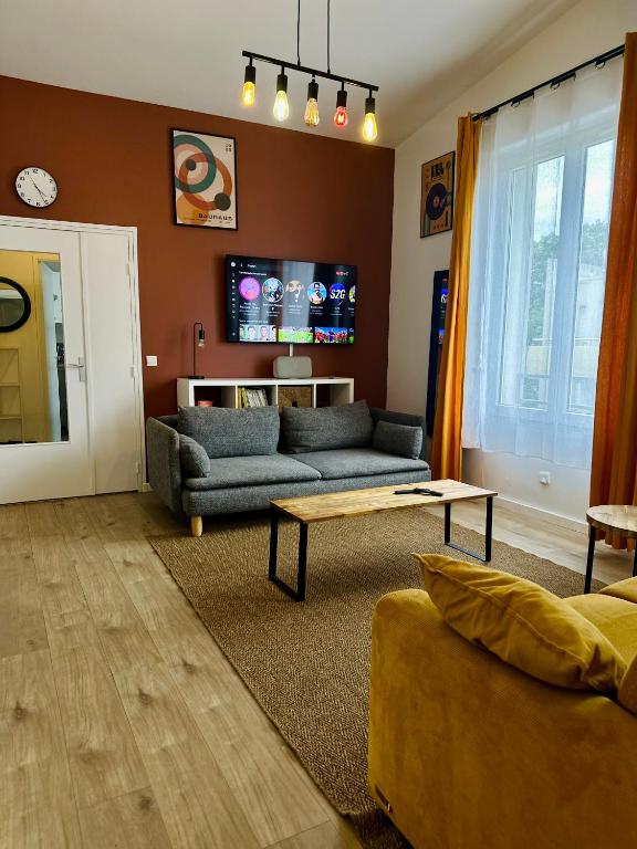 Elegant 2 Bedroom Apartment with Free Parking Paris St-Denis by Immo Kit BNB - 3