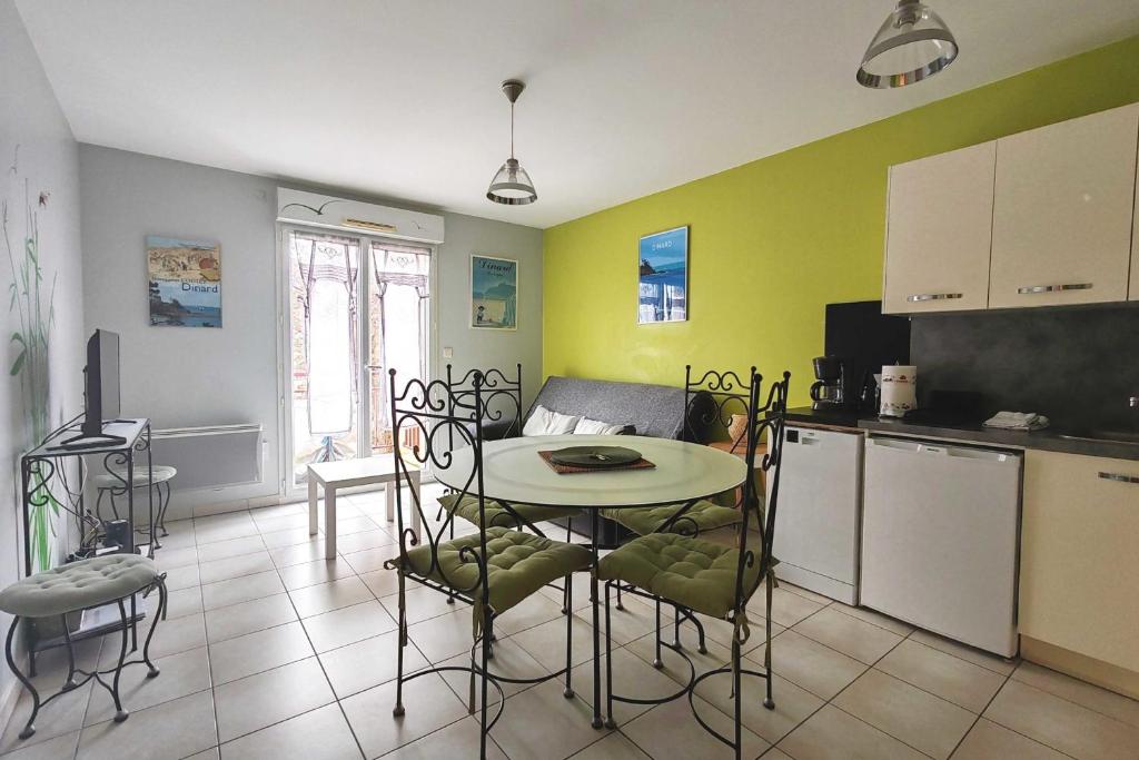 Apartment 10 minutes from the beach - balcony - 5