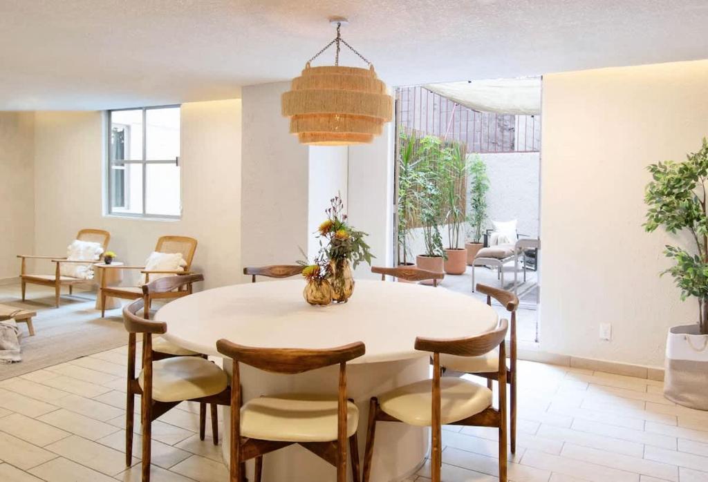 Huge 4BR with 2 big Terraces - 3