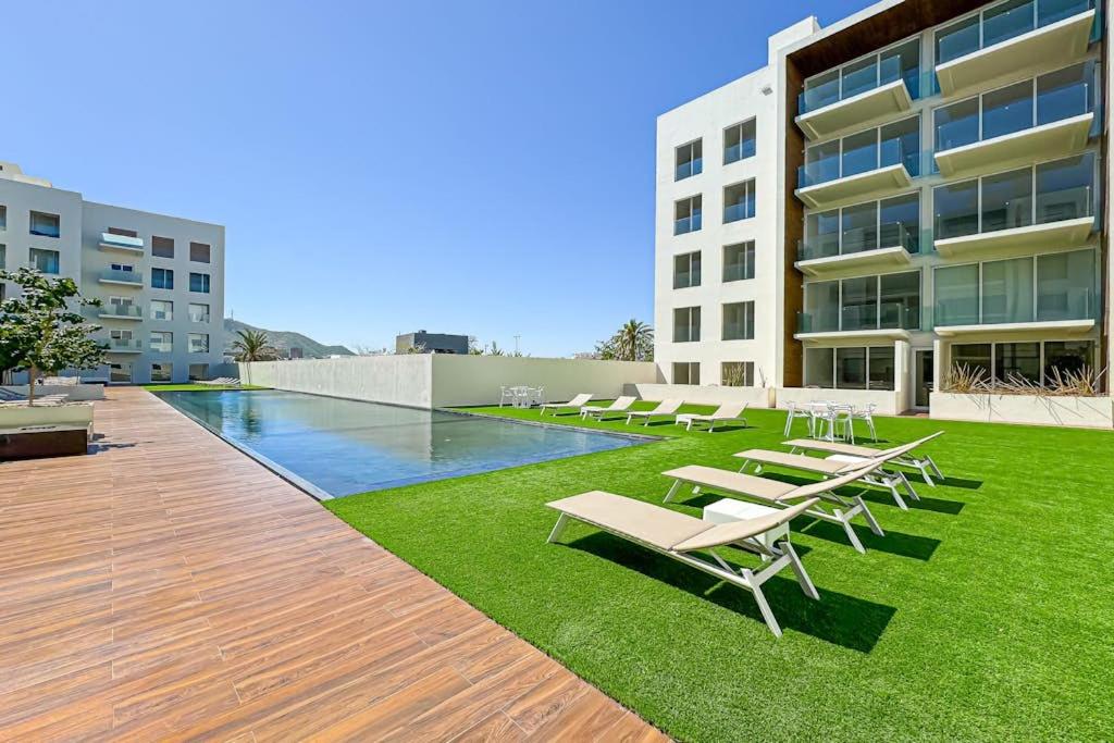 Spacious Condo with Private Washer/Dryer, City Views, and Shared Pool - 5