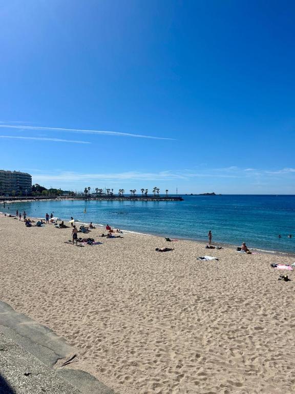 Superbe T3 rénové & climatisé à 5 min des plages - 2