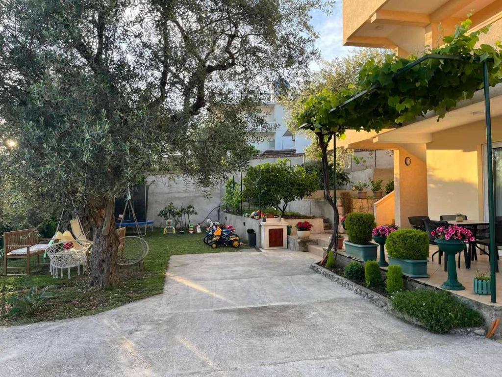 OLIVE GARDEN APARTMENT - 3