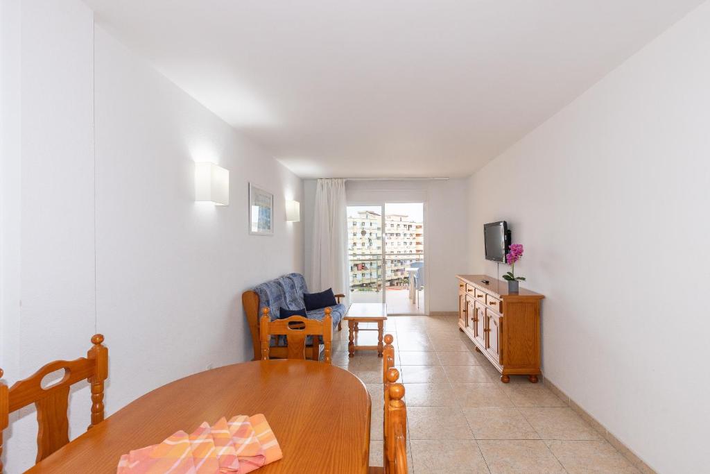 Rentalmar Pineda Suites - 3