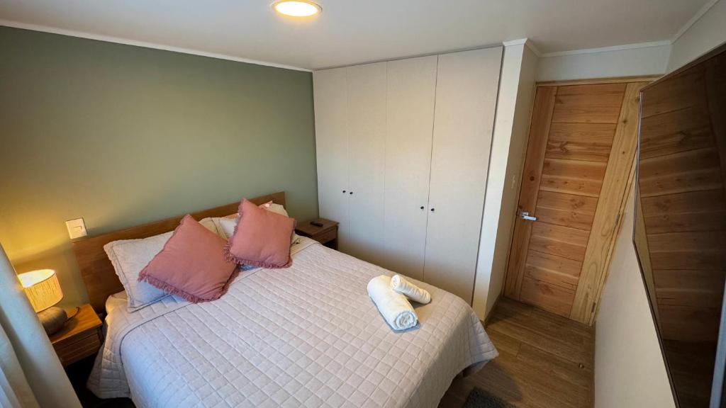 Renovated 4-Bedroom House 300m from the Beach - 4