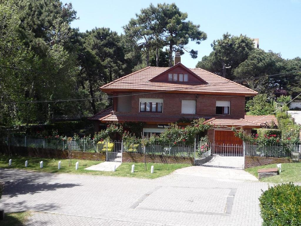 Chalet familiar adosado Rosas Rojas - 3